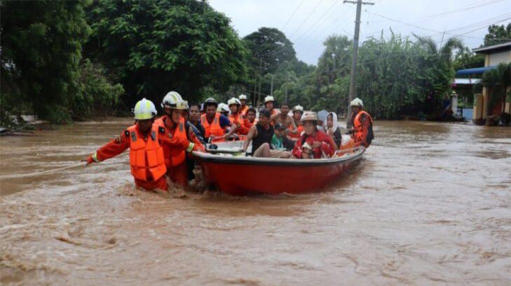প্রবল বন্যার কবলে মিয়ানমারের বাসিন্দারা