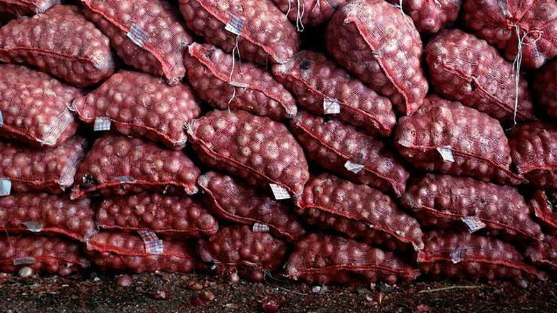 বাংলাদেশে পেঁয়াজ রফতানিতে শুল্ক প্রত্যাহার ভারতের, আমদানি বাড়াবেন ব্যবসায়ীরা