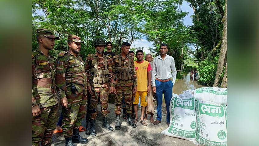 কুমিল্লায় বন্যায় ক্ষতিগ্রস্ত খামারিদের মাঝে গো-খাদ্য বিতরণ করল সেনাবাহিনী