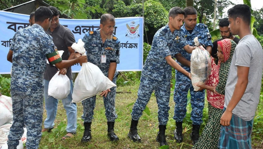 বন্যাকবলিত এলাকায় বিমান বাহিনীর মেডিকেল ক্যাম্পেইন ও ত্রাণ বিতরণ কার্যক্রম অব্যাহত