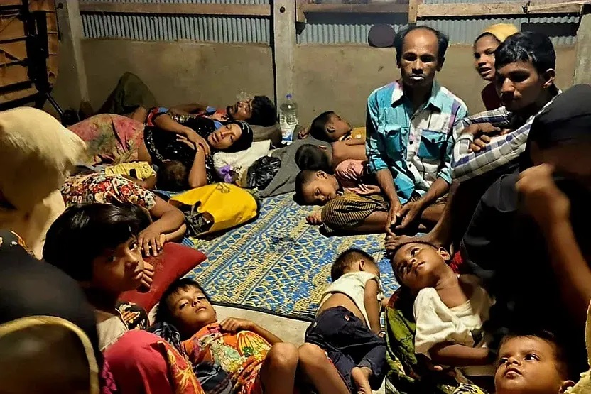 বাংলাদেশে ঢোকার অপেক্ষায় আরও ৫০ হাজার রোহিঙ্গা