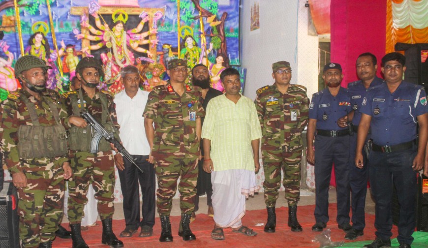 যশোরে বিভিন্ন পূজা মণ্ডপ পরিদর্শন সেনাবাহিনীর