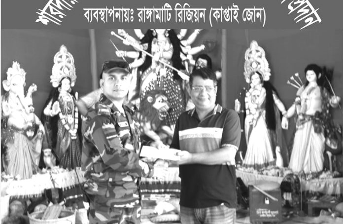 কাপ্তাইয়ে মন্দির মন্দিরে আর্থিক সহায়তা দিচ্ছে সেনাবাহিনী