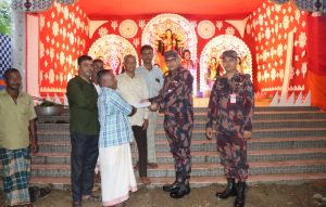 রামগড় ও ফটিকছড়ির ১০টি পূজামন্ডপ পরিদর্শন শেষে আর্থিক সহায়তা প্রদান করল বিজিবি