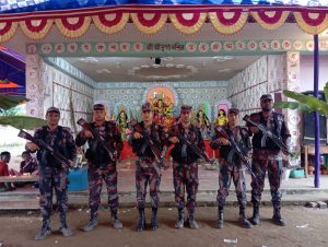 দূর্গা পূজা উপলক্ষে বিভিন্ন মন্ডপে নিরাপত্তা প্রদান করছে ৪৩ বিজিবি