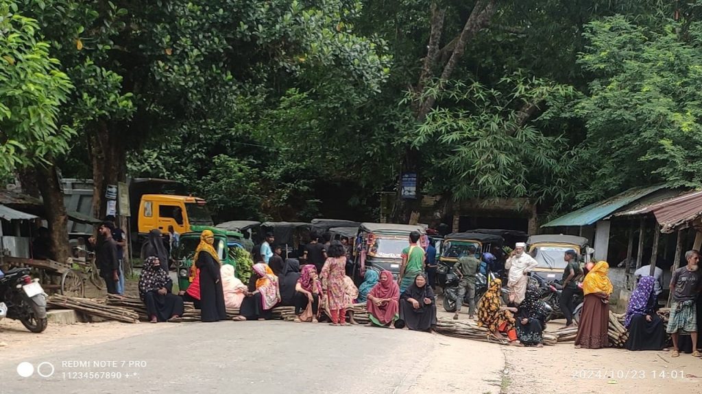 রাঙামাটিতে উপজাতি সশস্ত্র সন্ত্রাসীদের হামলায় আহত ২, প্রতিবাদে সড়ক অবরোধ