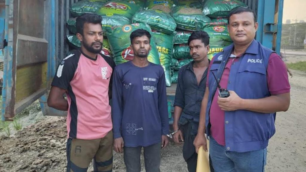 ব্রাহ্মণবাড়িয়ায় ৮০ বস্তা ভারতীয় জিরা ভর্তি কাভার্ডভ্যানসহ গ্রেপ্তার ৩