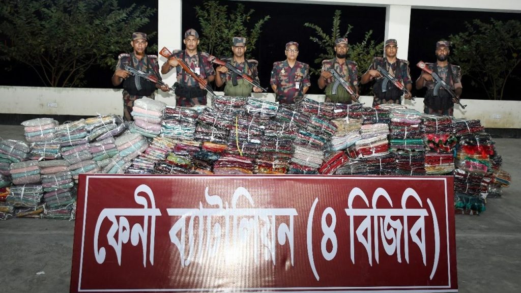 ফেনীতে এক কোটি ৬২ লাখ টাকার ভারতীয় শাড়ি ও থ্রিপিস জব্দ