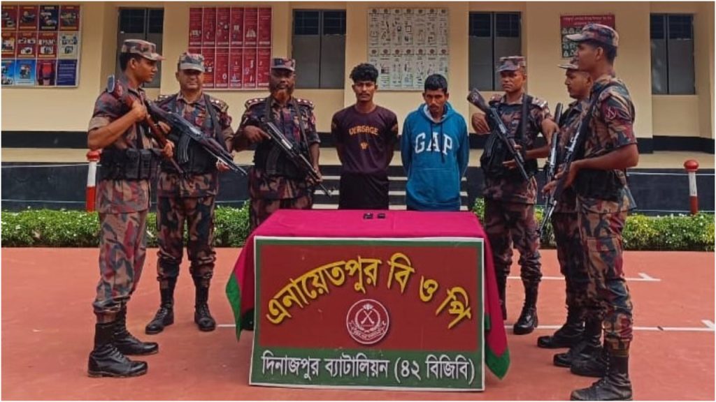 দিনাজপুরে পাচারকারীসহ ভারতে অবৈধ অনুপ্রবেশকালে আটক ৩