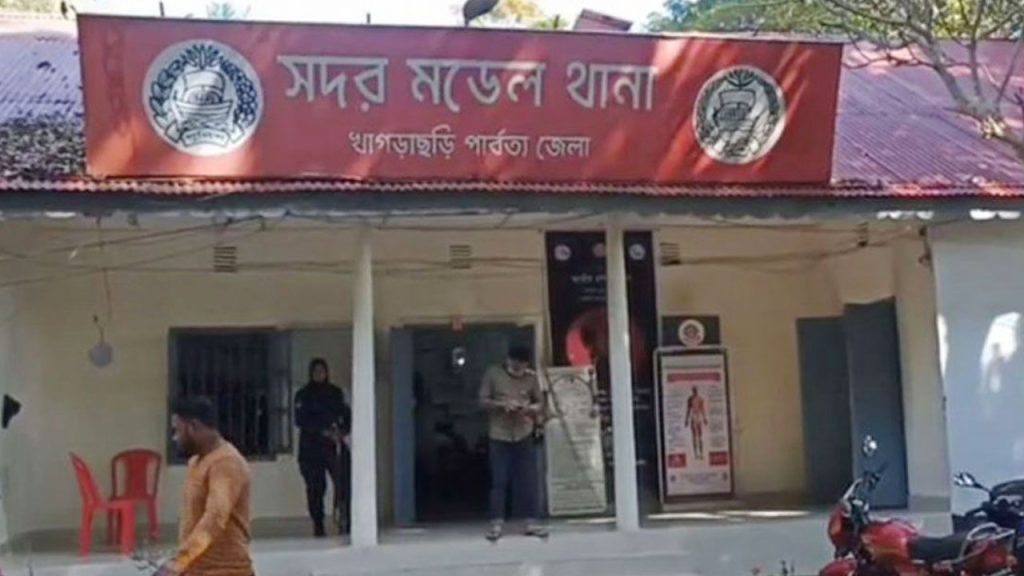 খাগড়াছড়িতে শিক্ষককে পিটিয়ে হত্যার ঘটনায় ৩ চাকমা শিক্ষার্থীসহ ১০ জনের নামে মামলা