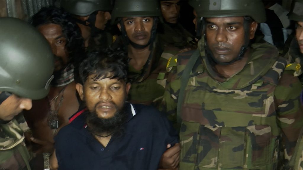 উওরায় যৌথ বাহিনীর অভিযানে শীর্ষ সন্ত্রাসী ঠোঁটকাটা আলতাফ আটক