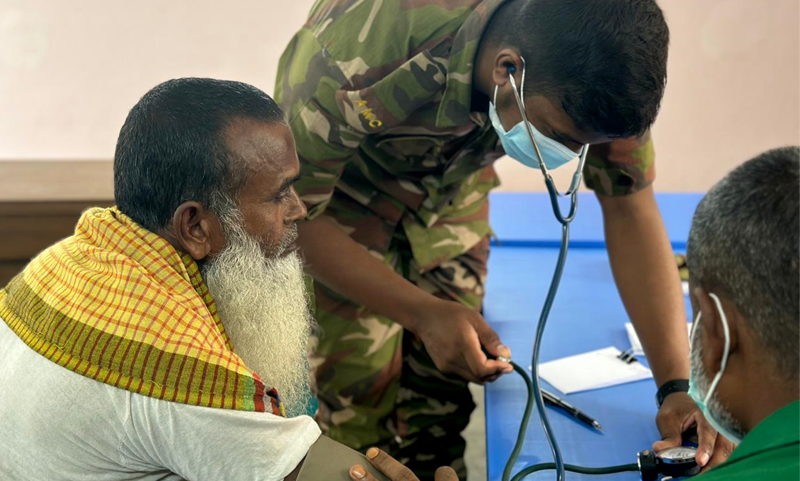 ময়মনসিংহে বন্যার্তদের মাঝে মেডিক্যাল ক্যাম্প পরিচালনা করল সেনাবাহিনী