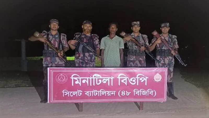 সিলেট সীমান্তে বিজিবির হাতে মিয়ানমারের নাগরিক আটক