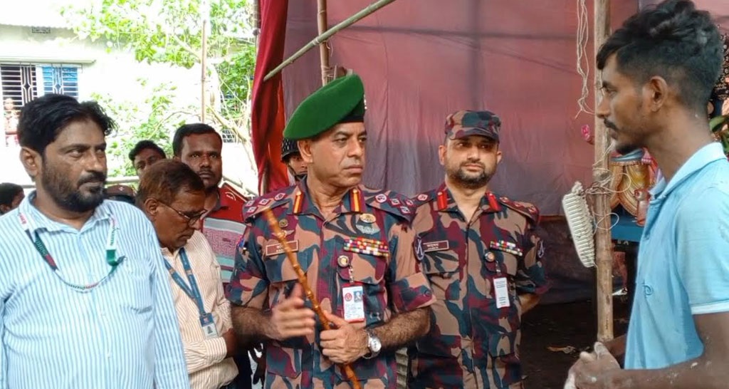 ব্রাহ্মণবাড়িয়ার কসবায় পূজামণ্ডপ পরিদর্শন করলেন বিজিবি সেক্টর কমান্ডার