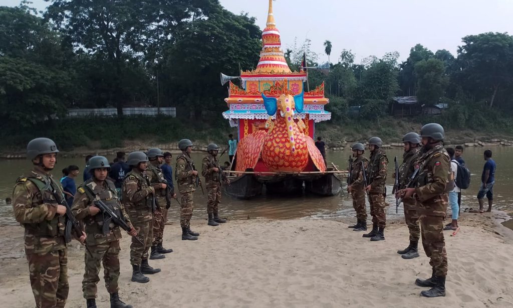 সেনাবাহিনীর সহযোগিতায় শান্তিপূর্ণভাবে বৌদ্ধ ধর্মাবলম্বীদের শুভ প্রবারণা পূর্ণিমা উৎসব উদযাপন