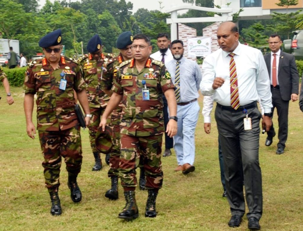 বগুড়া এরিয়া পরিদর্শন করলেন সেনাবাহিনী প্রধান