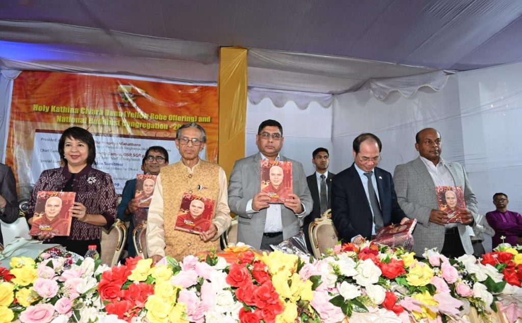 জাতীয় বৌদ্ধধর্মীয় মহাসম্মেলন উপলক্ষে আন্তর্জাতিক বৌদ্ধ বিহার পরিদর্শন করলেন সেনাবাহিনী প্রধান