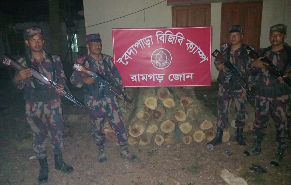 রামগড়ে বিজিবির অভিযান, পাচারকালে ৩১.৪৮ ঘনফুট কাঠ জব্দ