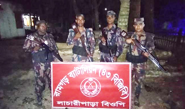 রামগড়ে বিজিবির অভিযানে ৪৪.৬০ ঘনফুট কাঠ জব্দ