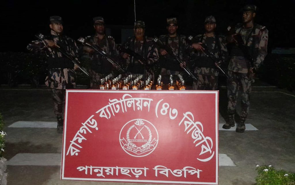 চট্টগ্রামের ভূজপুরে বিজিবির অভিযানে ৫০ বোতল ভারতীয় মদ জব্দ
