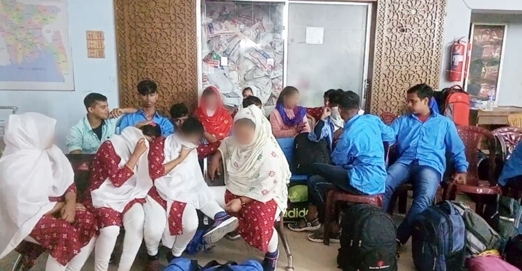 দেশে ফিরলেন ভারতে পাচার হওয়া ২৪ বাংলাদেশি