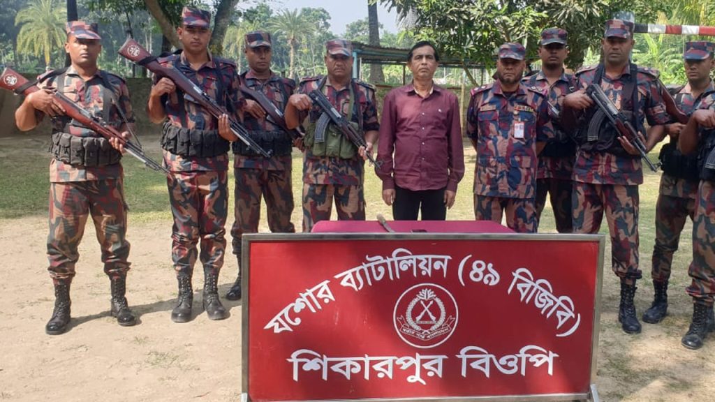 ভারতে পালানোর সময় গাজীপুরের সাবেক প্যানেল মেয়র কিরণ গ্রেপ্তার