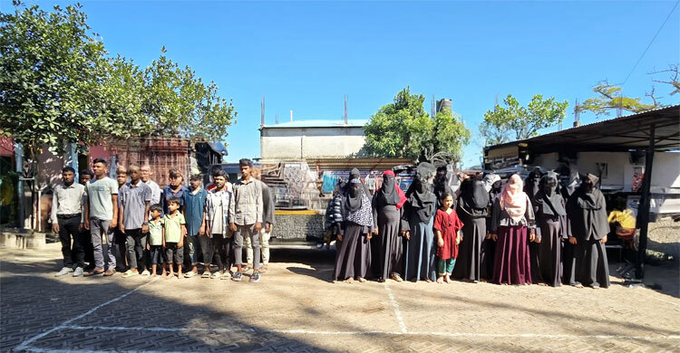 মালয়েশিয়ায় পাচারের সময় ২৭ রোহিঙ্গা ও ৪ বাংলাদেশি উদ্ধার