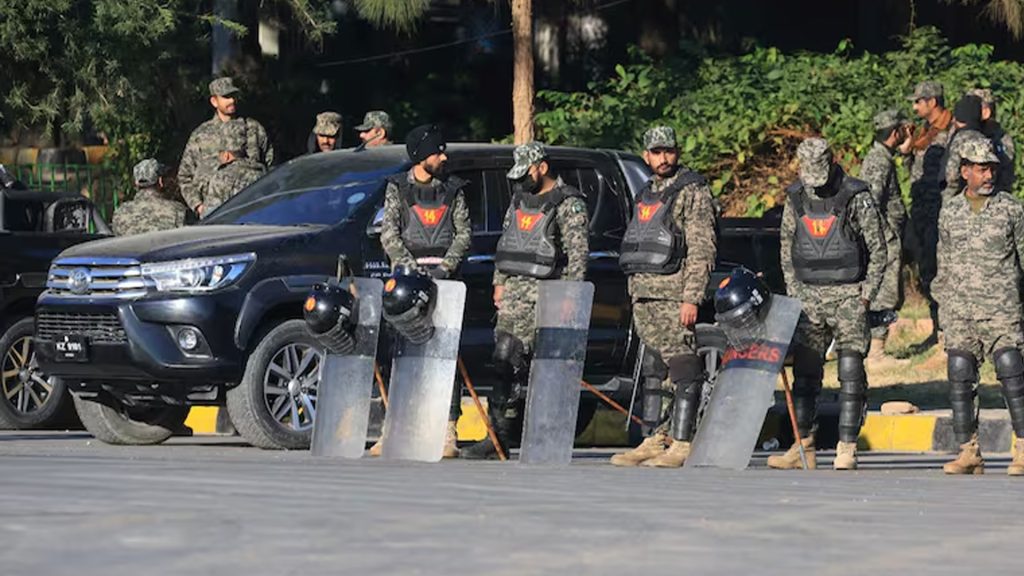 আফগান সীমান্তে সন্ত্রাসী হামলায় পাকিস্তানী ১৬ সেনা নিহত