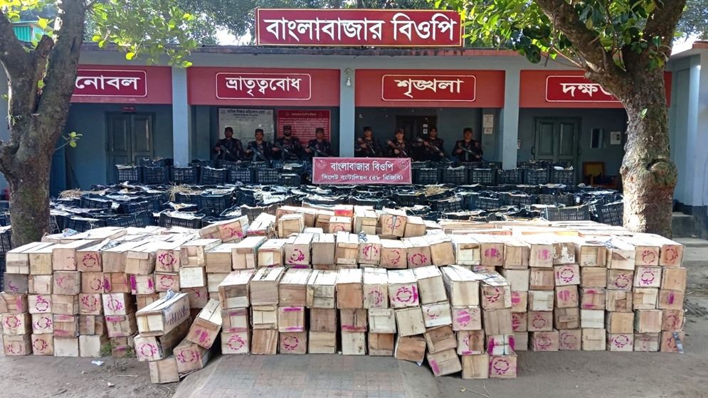 সিলেট সীমান্ত থেকে এক কোটি ৭৫ লাখ টাকার চোরাই পণ্য জব্দ