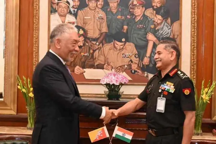 ভারতের সেনাপ্রধানের কার্যালয় থেকে সরল পাকিস্তানি বাহিনীর আত্মসমর্পণের ছবি