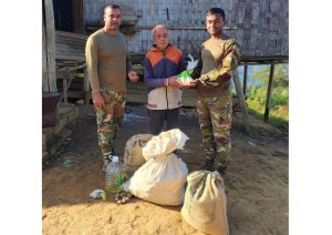 শান্তি চুক্তির বর্ষপূর্তি: রুমায় চিকিৎসা সেবা, শীতবস্ত্র ও মানবিক সহায়তা প্রদান করল সেনাবাহিনী