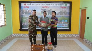 খ্রিস্টানদের বড়দিন উপলক্ষে আলীকদমে ৫টি গীর্জায় আর্থিক সহায়তা প্রদান করল সেনাবাহিনী