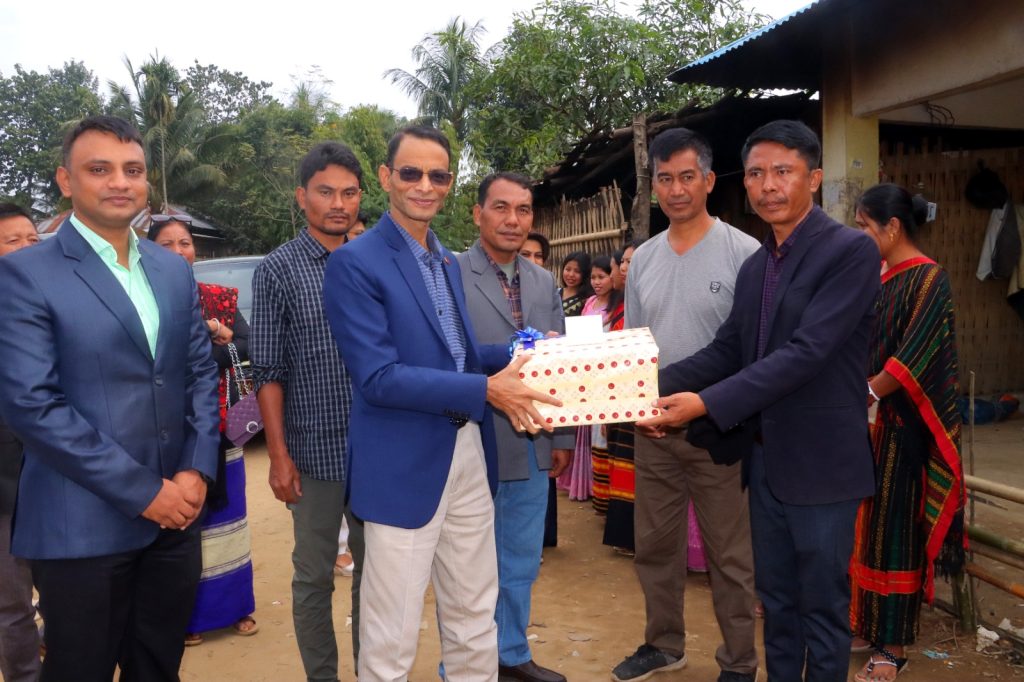 খাগড়াছড়িতে খ্রিস্টান সম্প্রদায়কে সেনাবাহিনীর বড়দিনের শুভেচ্ছা