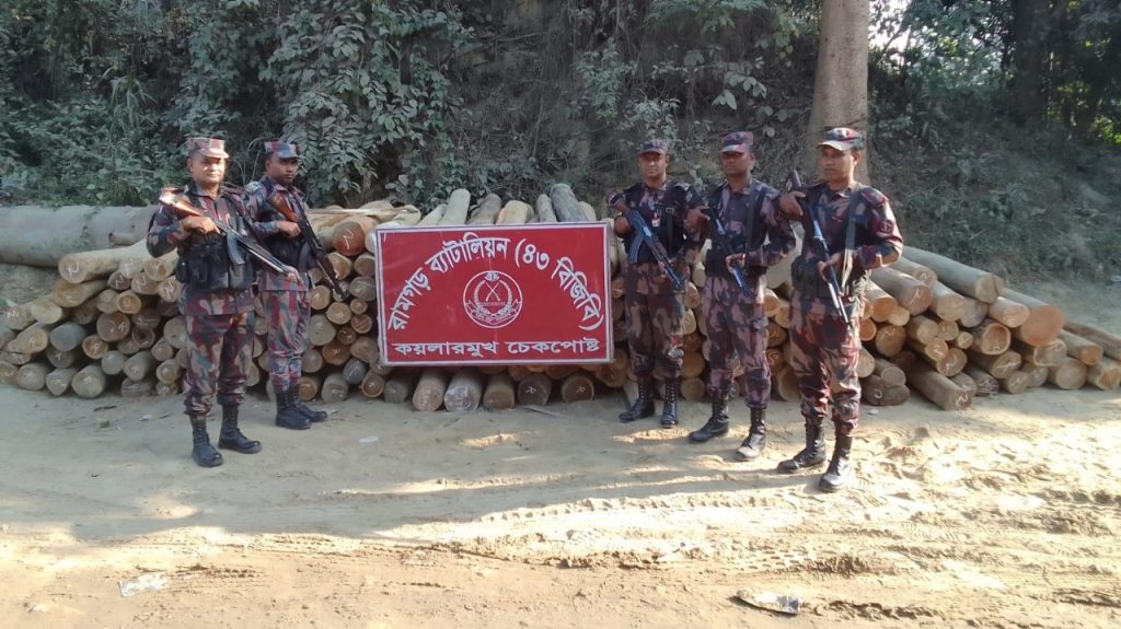 চট্টগ্রামে অবৈধভাবে পাচারকালে ৪৩ বিজিবি কর্তৃক ২৪৭.০৪ ঘনফুট কাঠ জব্দ