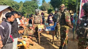 দুর্গম পাহাড়ি এলাকায় সেনাবাহিনীর শীতবস্ত্র এবং মানবিক সহায়তা বিতরণ