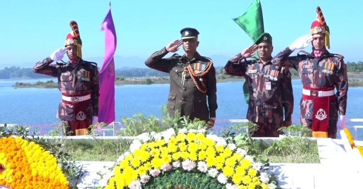 বীরশ্রেষ্ঠ মুন্সী আব্দুর রউফের সমাধিতে বিজিবি মহাপরিচালকের শ্রদ্ধা