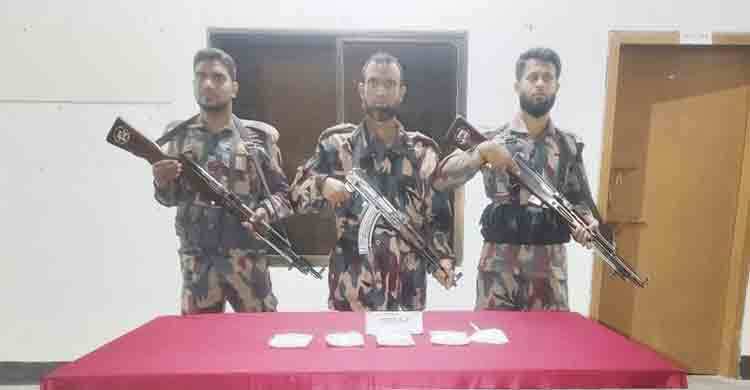 বেনাপোলে বিজিবির অভিযানে সাপের বিষ-কোকেন উদ্ধার