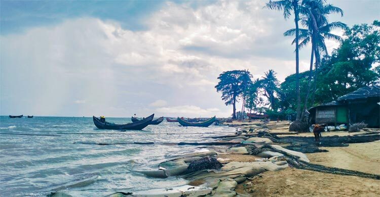 রাখাইনে বিমান হামলা ও ভারী গোলা বিস্ফোরণে কাঁপছে টেকনাফ সীমান্ত