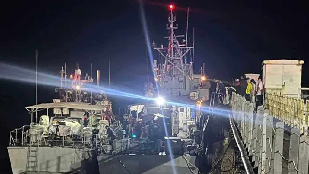 থাই মাছ ধরার নৌকায় গুলি মিয়ানমারের নৌবাহিনীর, ৩১ জেলে আটক