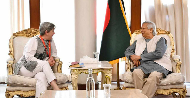 ভুয়া প্রচারণা বন্ধে মেটাকে পদক্ষেপ নিতে বললেন প্রধান উপদেষ্টা