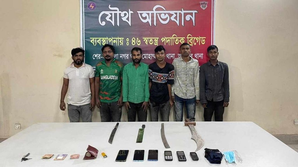 মোহাম্মদপুরে সেনাবাহিনীর অভিযানে ৫ সন্ত্রাসী গ্রেপ্তার