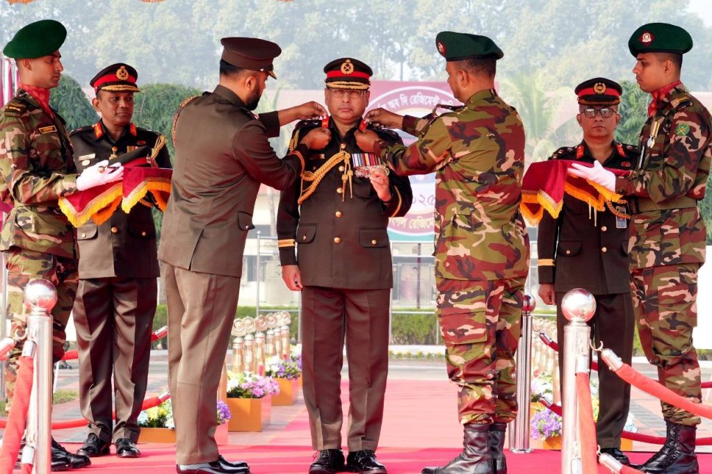 ইস্ট বেঙ্গল রেজিমেন্টের 'কর্নেল অব দি রেজিমেন্ট' হিসেবে অভিষিক্ত হলেন সেনাপ্রধান