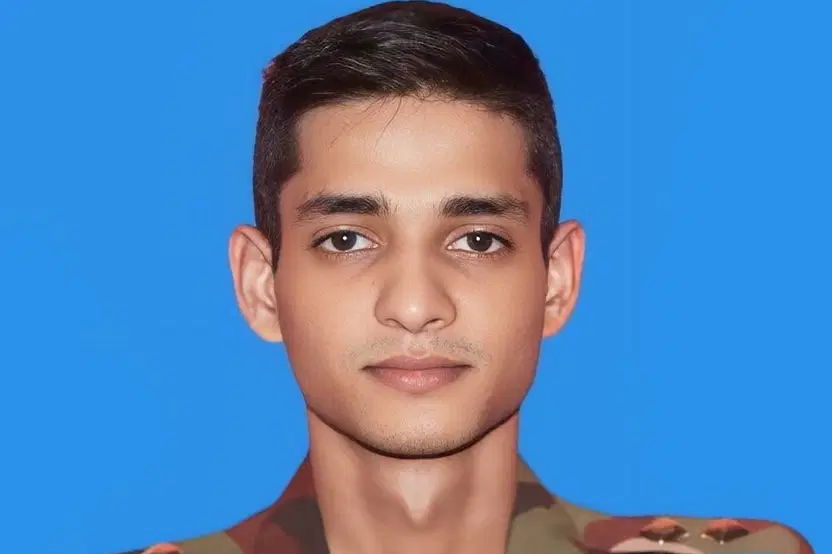 তিনজন মিলে একাধিকবার ছুরিকাঘাত, বুলেটপ্রুফ জ্যাকেট পরেও রক্ষা পাননি তানজিম