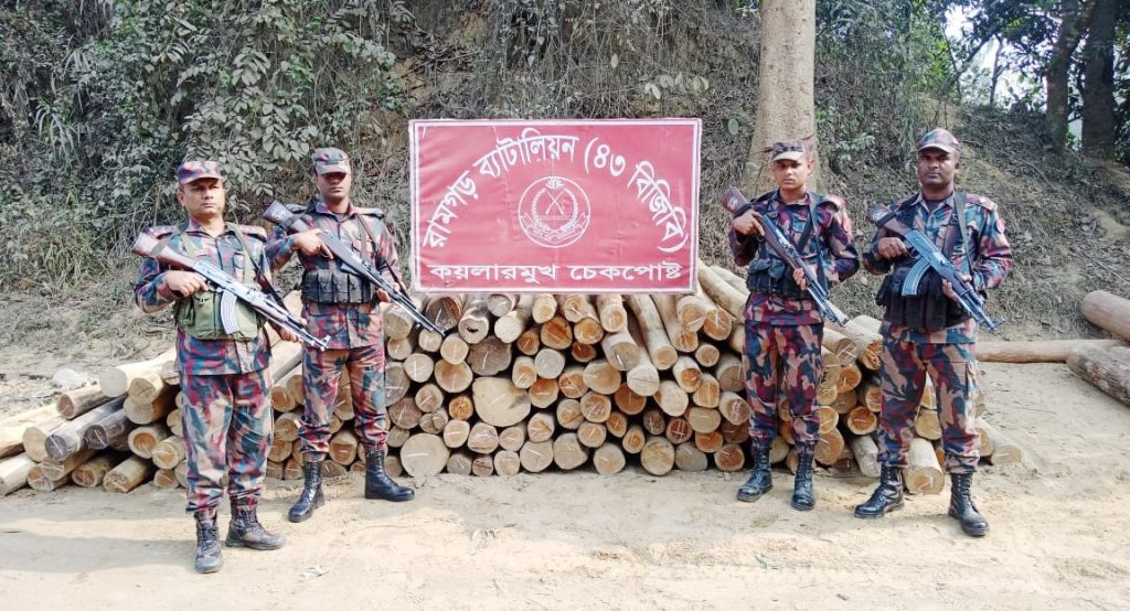 অবৈধভাবে পাচারকালে জোরারগঞ্জে ১০৭.৯২ ঘনফুট কাঠ জব্দ করল বিজিবি