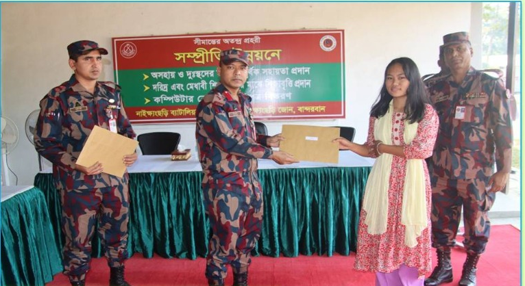 নাইক্ষ্যংছড়িতে বিজিবির মানবিক সহায়তা ও কম্পিউটার কোর্সের সনদপত্র বিতরণ