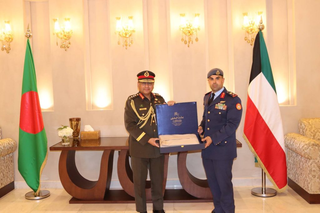 কুয়েত সফর শেষে দেশে ফিরলেন সেনাবাহিনী প্রধান