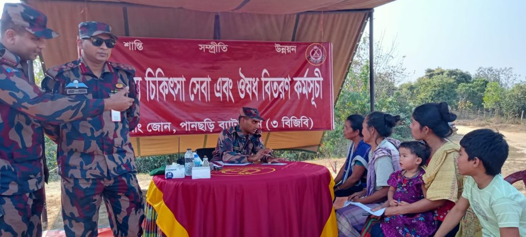 পানছড়িতে বিজিবি কর্তৃক বিনামূল্যে চিকিৎসা সেবা ও শিক্ষা প্রতিষ্ঠানে ক্রীড়া সামগ্রী প্রদান
