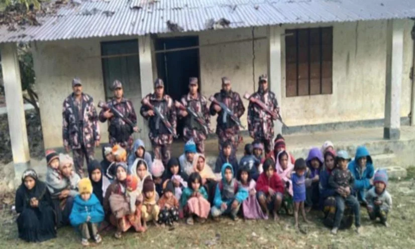 বান্দরবানে অবৈধ অনুপ্রবেশের দায়ে ৩৩ রোহিঙ্গা নাগরিক আটক