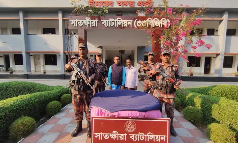 সাতক্ষীরা সীমান্তে বিজিবি কর্তৃক ২ ভারতীয় নাগরিক আটক