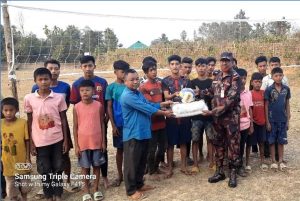 দায়িত্বপূর্ণ এলাকার বিভিন্ন ব্যক্তি ও প্রতিষ্ঠানে মানবিক সহায়তা প্রদান করল রামগড় জোন